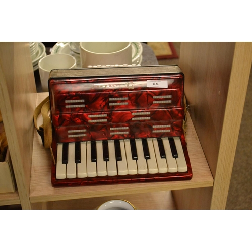 65 - Child's accordion