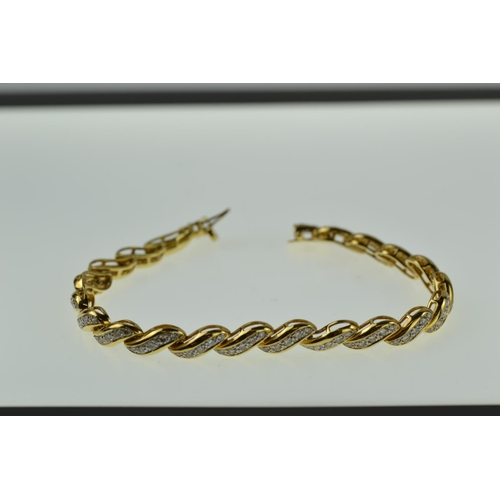 390 - 18ct gold & diamond bracelet, tdw 2ct