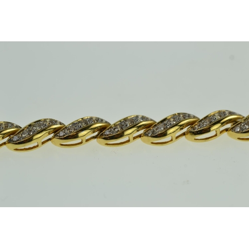 390 - 18ct gold & diamond bracelet, tdw 2ct