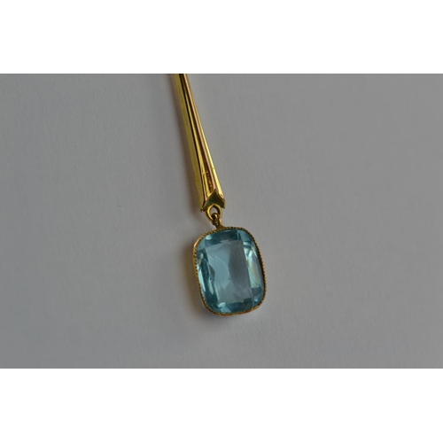 394 - 9ct gold & blue stone pendant & chain