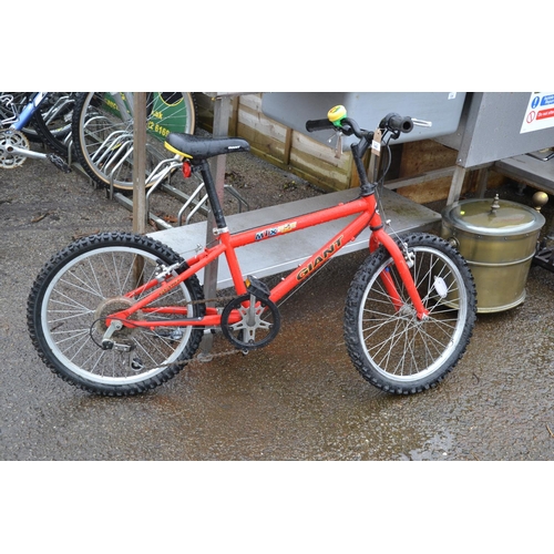 9 - Giant MTX125 11 inch kids bike