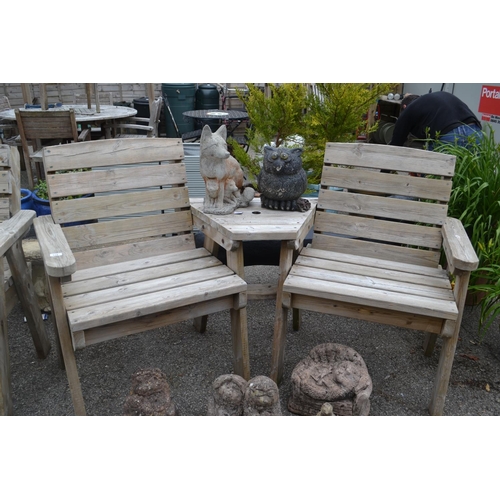 114 - Garden softwood conversation seat. Width 195 CM. Height 98 CM.