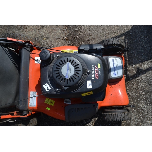 19 - Husqvarna R53SV self propelled petrol lawnmower