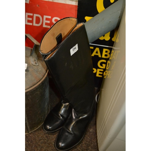256 - Pair of size 7, Toggi riding boots, used contition