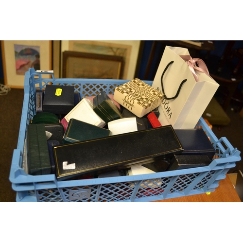 289 - Crate of misc jewellery boxes/cases