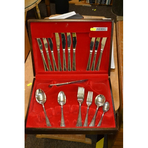 290 - Cased incomplete Oneida flatware set