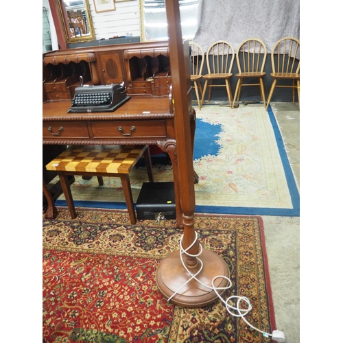 517 - 4 bulb standard lamp with 1 metallic shade. Approx height 180 CM.