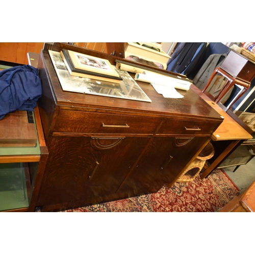 503 - Oak art deco side board. Width 121 CM.