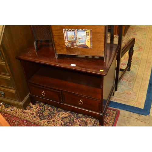 528 - Stag minstrel TV unit. Width 81 CM. Height 61 CM.