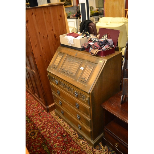 530 - Oak 4 drawer bureau. Width 75 CM. Height 99 CM.