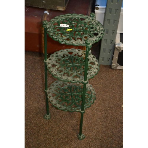 477A - Green painted cast metal pan stand