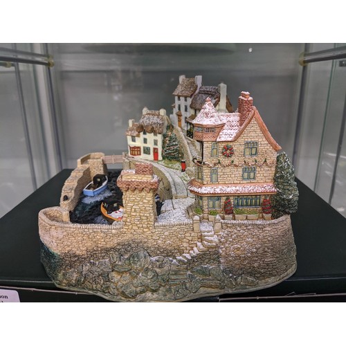 Lilliput Lane limited edition illuminated Yuletide Harbour with
