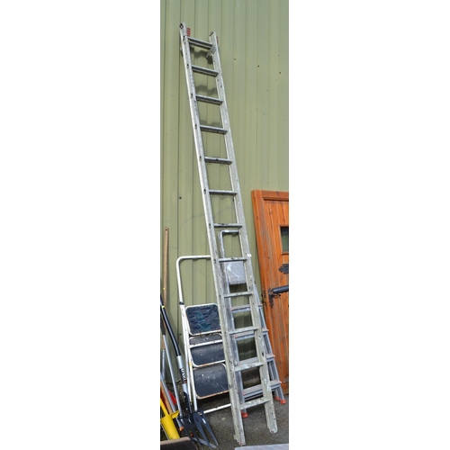 60 - Aluminium double extension ladder. 3.4M