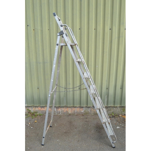 27 - Large 6 step aluminium ladder