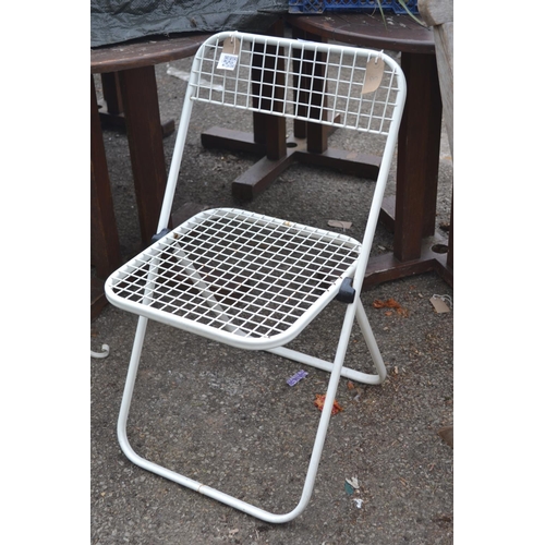 109 - Cream metal folding garden chair