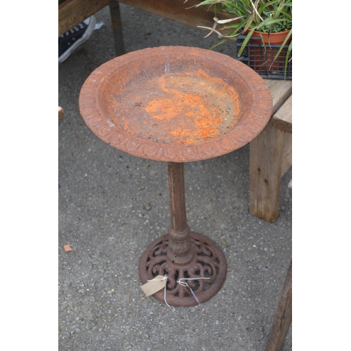 113 - Cast iron bird bath, 61cm high