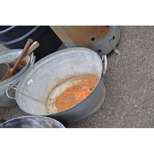 153 - Galvanised bath, 61cm wide