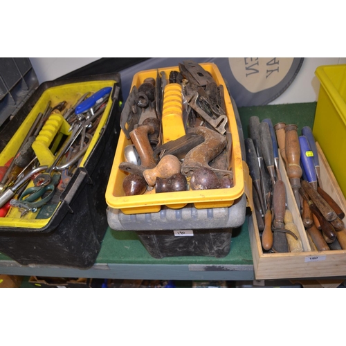 190 - Tray of chisels, toolbox of planes & toolbox of various hand tools