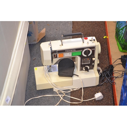 234 - Toyota 6800 electric sewing machine