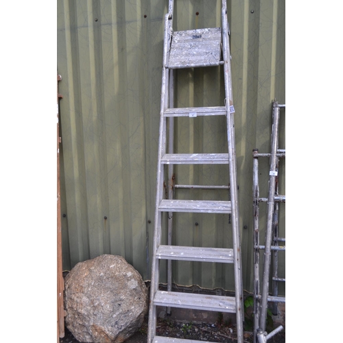 27 - Large 6 step aluminium ladder