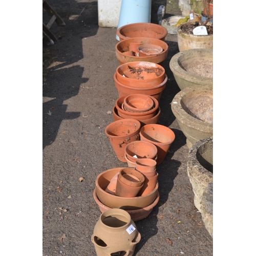 71 - Very large qty of terracotta pots inc. strawberry planter