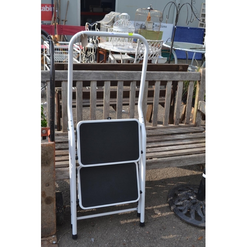 79 - 2 step stepladder with safety handle