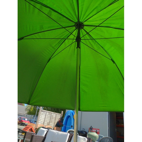 106 - Leda waterproof parasol with spiked end