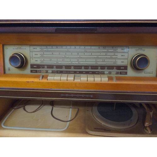 570 - Grundig stereo console SO345 WE. w82cm h68cm d35cm