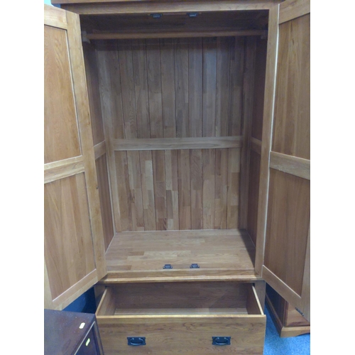 576 - Solid oak wardrobe. W109cm d58cm h193cm