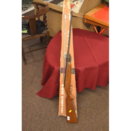 465 - Slavia air rifle, model 624, 97.5cm length, with box, missing trigger guard