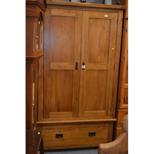 576 - Solid oak wardrobe. W109cm d58cm h193cm