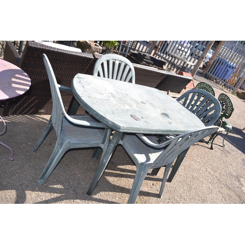 80 - Green patio table & 4 chairs. L135cm