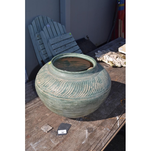 81 - Urn planter with Verdigris effect. H29cm.