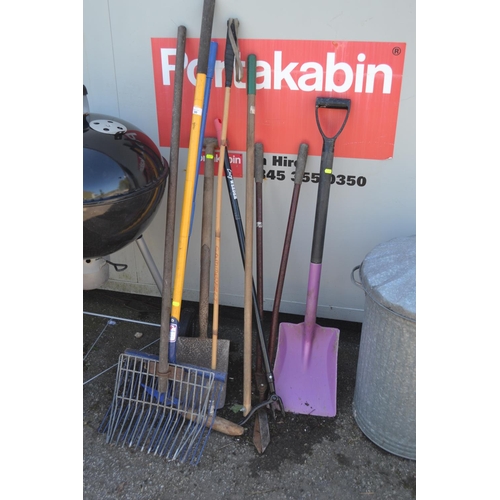 90 - Qty long handled tools inc. mucking out rakes