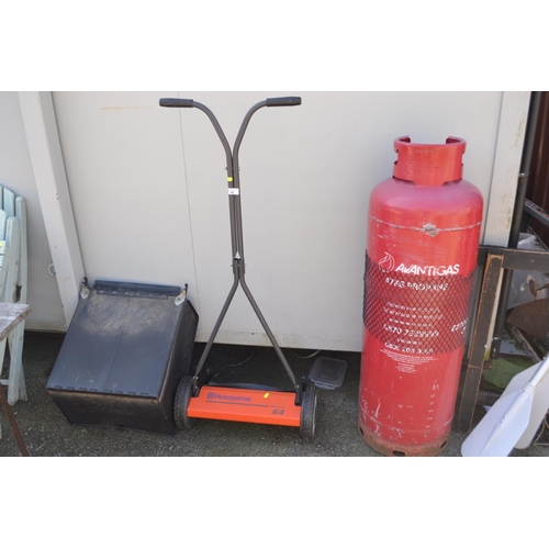 95 - Husqvarna NovoCut 64 manual mower with collection box