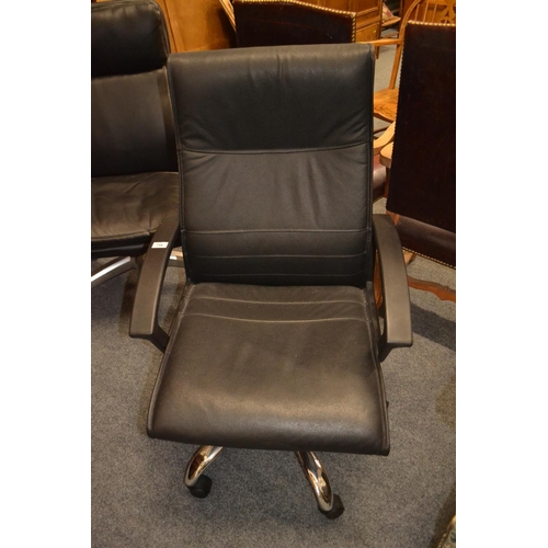 754 - Leatherette office chair