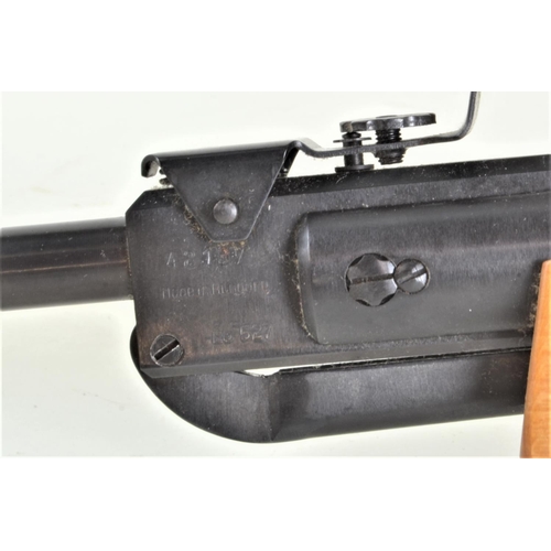 322 - Hungarian air rifle, numbered 42137 LG527, 92cm length, with green bag