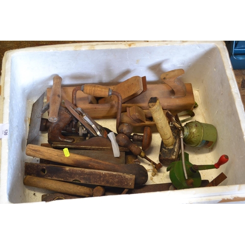 126 - Small selection of vintage woodworking tools