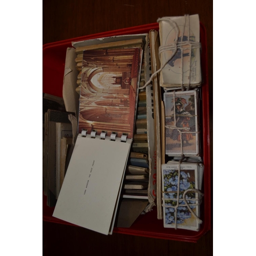 449 - Collection of cigarette cards and tourist cards.