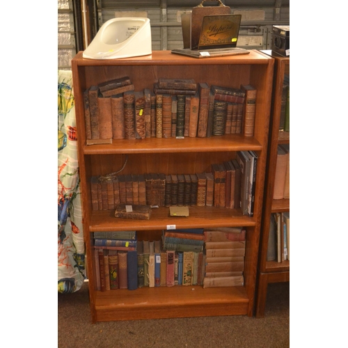 511 - Small teak book shelf H122cm W76cm D29cm