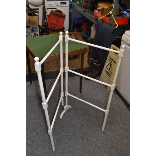 263 - Folding clothes airer