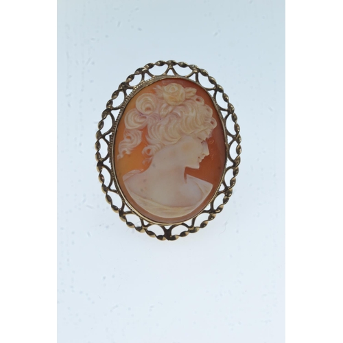 64 - Yellow metal & Limoges porcelain brooch, tests positive for 9ct gold, length 50mm & a 9ct go... 