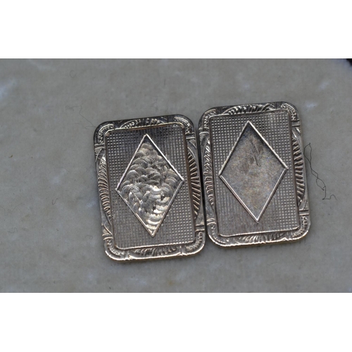 94 - Cased set of 9ct gold pair of cufflinks & two buttons, gross weight 8 grams