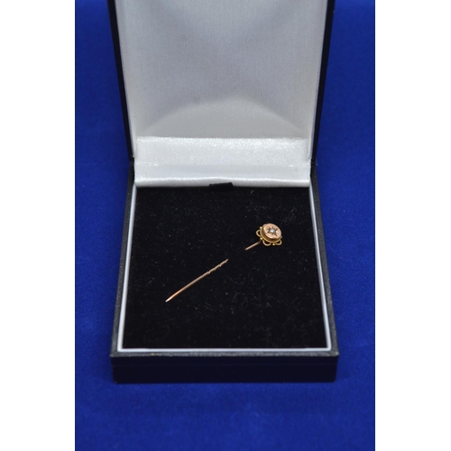107 - 9ct gold & pearl stick pin, 0.84 gram