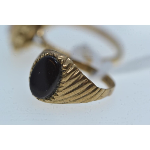 109 - 9ct gold & cameo ring and a 9ct gold & black onyx ring, size L & D respectively, gross w... 