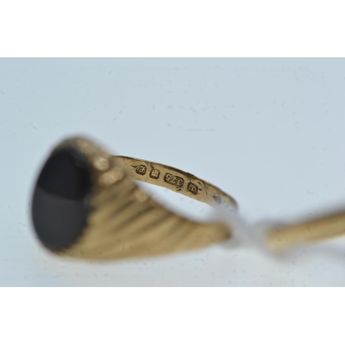 109 - 9ct gold & cameo ring and a 9ct gold & black onyx ring, size L & D respectively, gross w... 