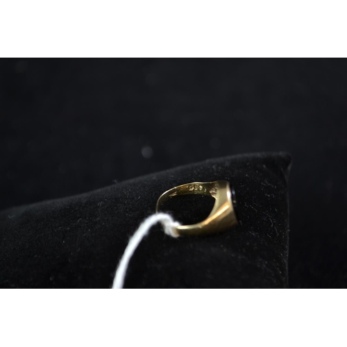 104 - 9ct gold & onyx ring, size J, 2.13 grams