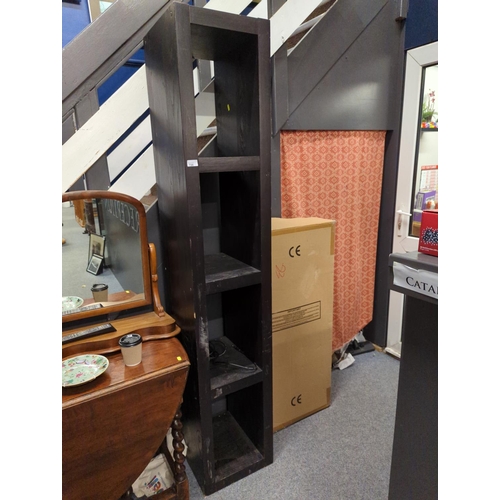 720 - Modern black shelf unit with 4 compartments/shelves. 