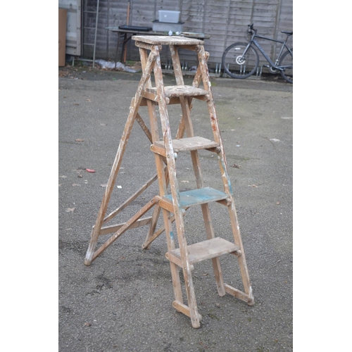 108 - Decorative 4 step stepladder