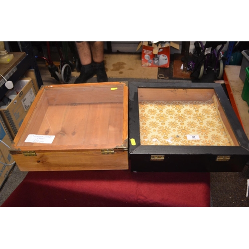 91 - 2 lockable display cases